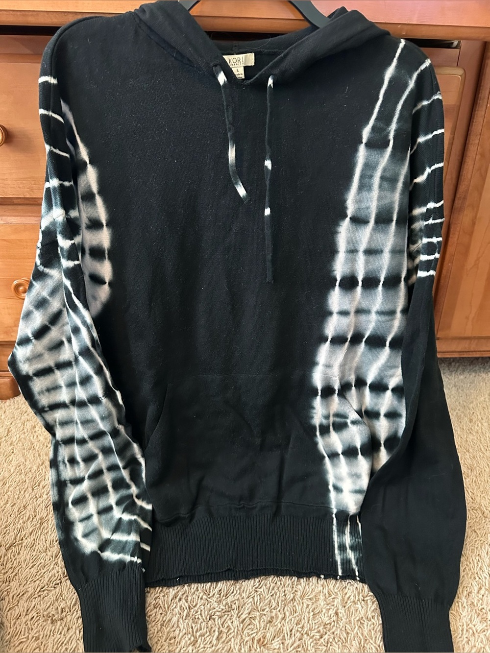 KORI BLACK TYE DYE SWEATER HOODIE